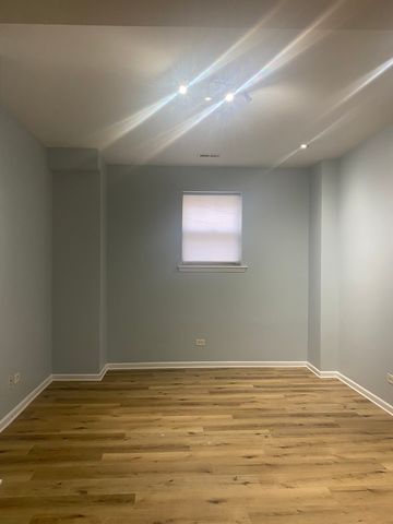 2319 E 70th Place 10, Chicago, IL 60649
