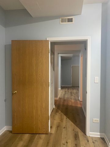 2319 E 70th Place 10, Chicago, IL 60649