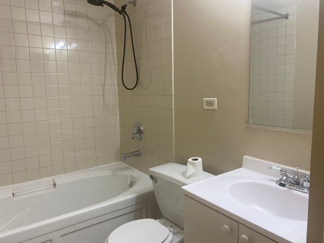 2319 E 70th Place 10, Chicago, IL 60649