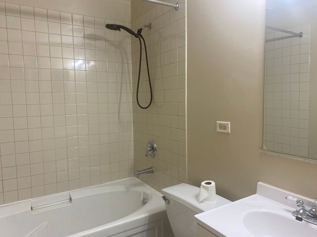 2319 E 70th Place 10, Chicago, IL 60649