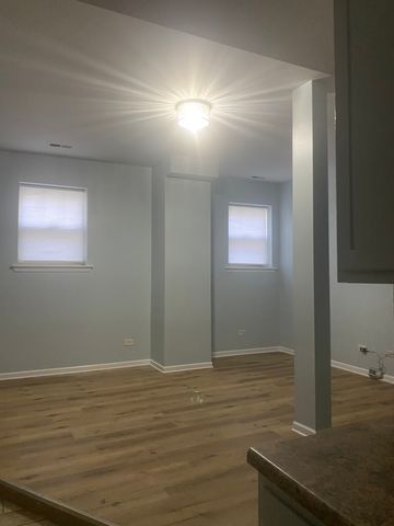 2319 E 70th Place 10, Chicago, IL 60649