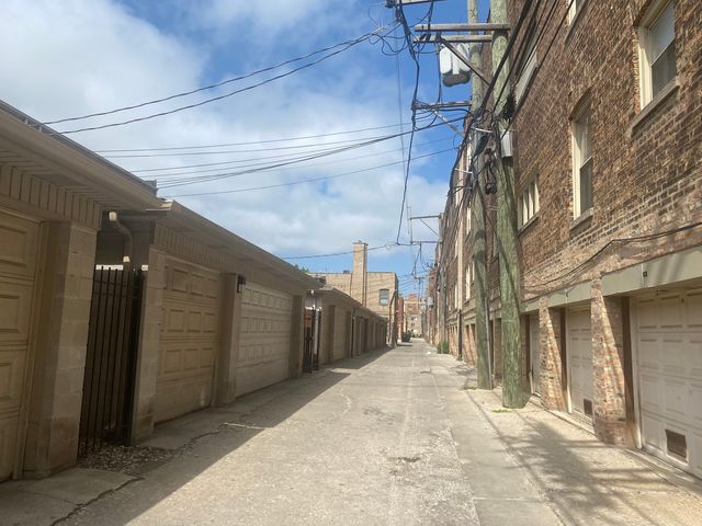2319 E 70th Place 10, Chicago, IL 60649