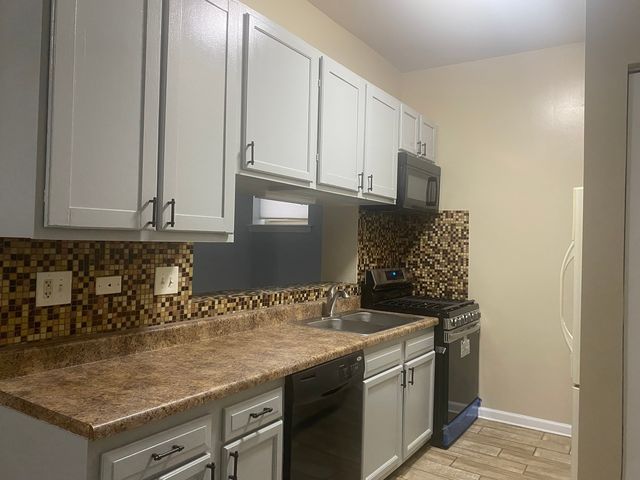 2319 E 70th Place 10, Chicago, IL 60649