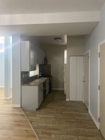 2319 E 70th Place 10, Chicago, IL 60649