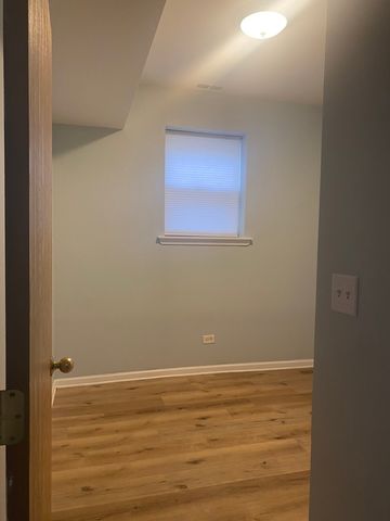 2319 E 70th Place 10, Chicago, IL 60649