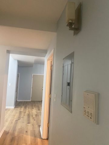 2319 E 70th Place 10, Chicago, IL 60649