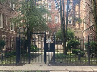 2319 E 70th Place 10, Chicago, IL 60649