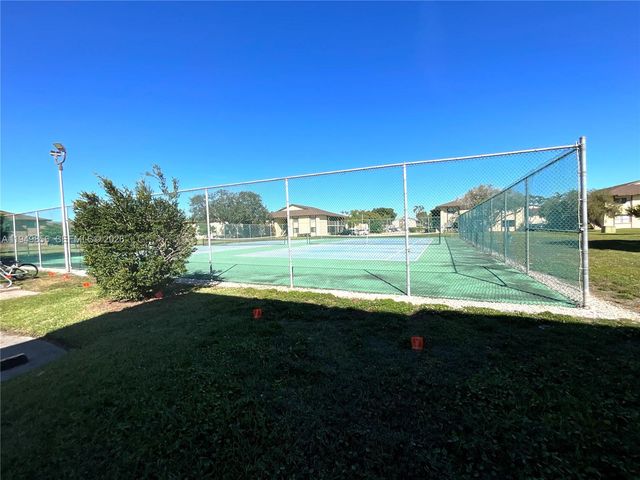 10043 Winding Lake Rd 201, Sunrise, FL 33351