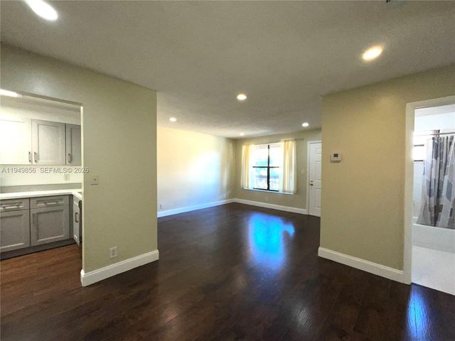 10043 Winding Lake Rd 201, Sunrise, FL 33351