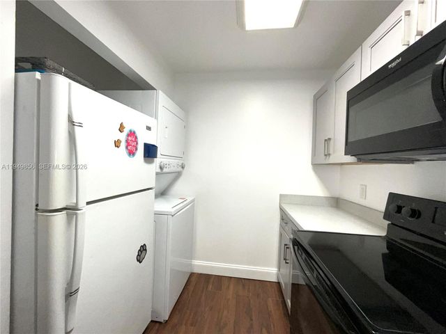 10043 Winding Lake Rd 201, Sunrise, FL 33351