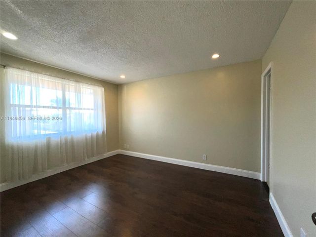 10043 Winding Lake Rd 201, Sunrise, FL 33351