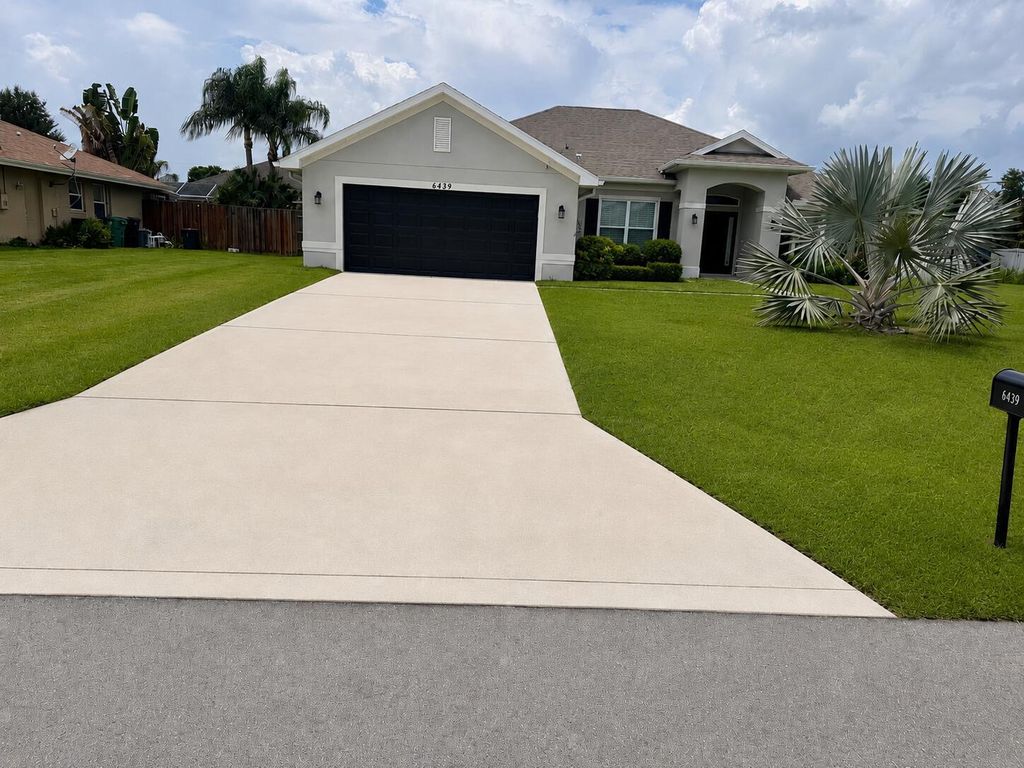 6439 NW Polly Court, Port St. Lucie, FL 34986