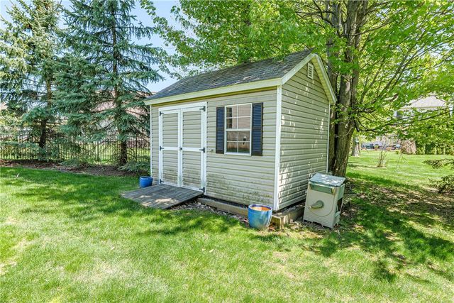 133 Leamington Circle, Greece, NY 14626