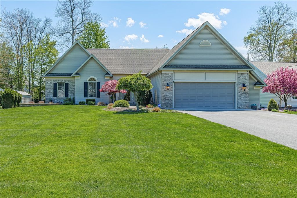 133 Leamington Circle, Greece, NY 14626