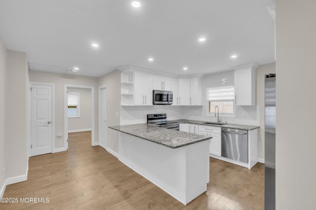 185 Elmwood Road, Oakhurst, NJ 07755