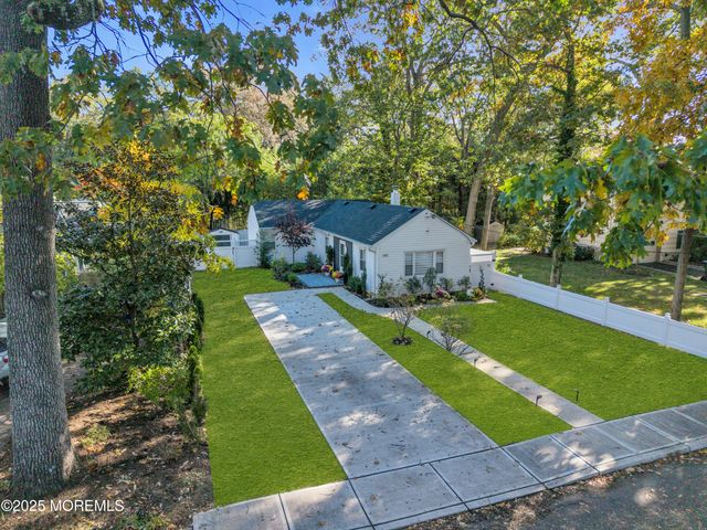 185 Elmwood Road, Oakhurst, NJ 07755