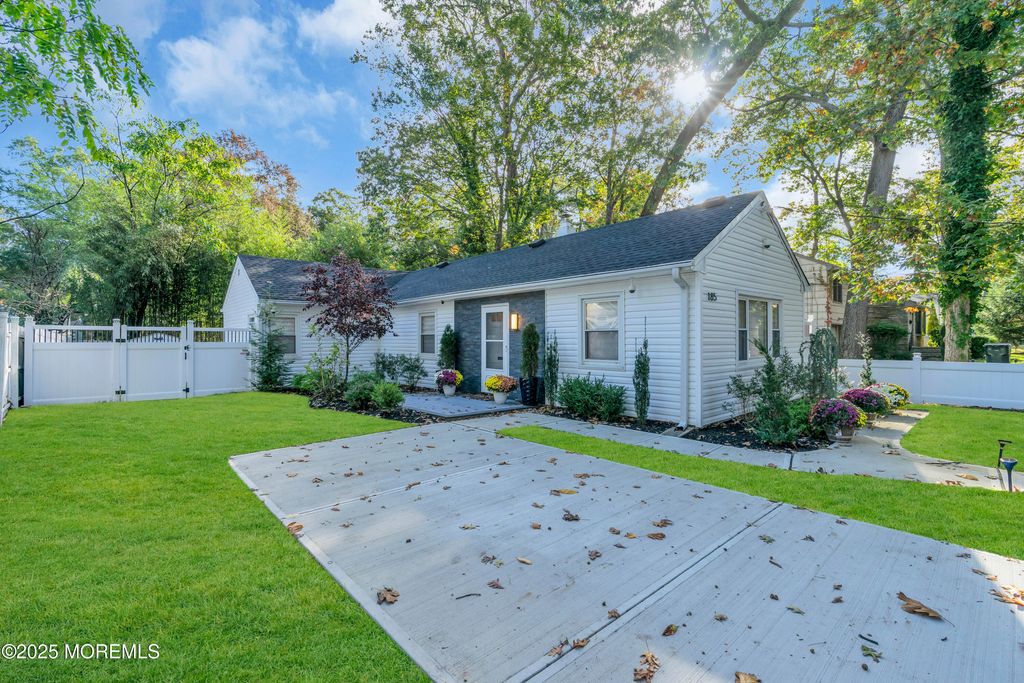 185 Elmwood Road, Oakhurst, NJ 07755