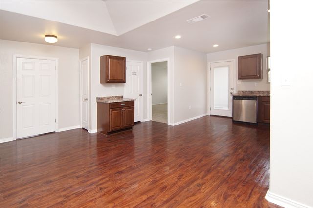 6800 Wallis Road, Lake Worth, TX 76135