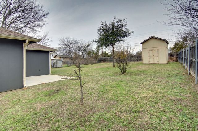 6800 Wallis Road, Lake Worth, TX 76135