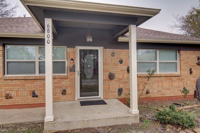 6800 Wallis Road, Lake Worth, TX 76135