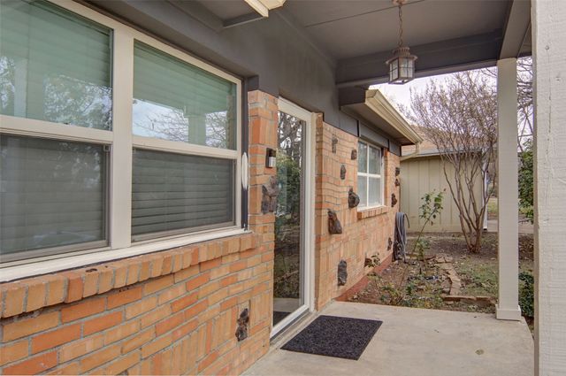 6800 Wallis Road, Lake Worth, TX 76135