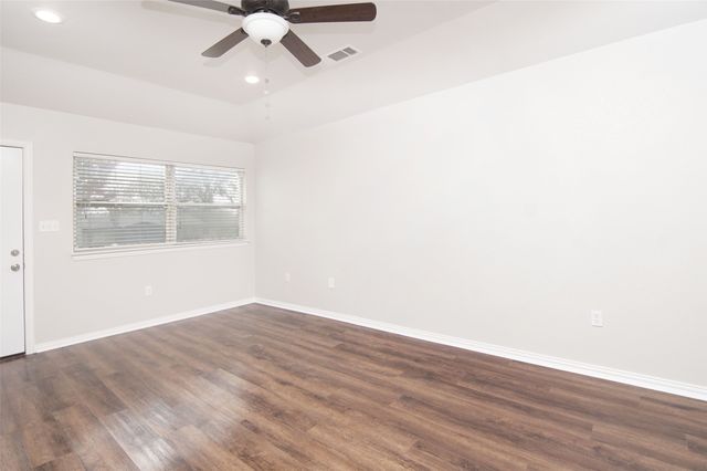 6800 Wallis Road, Lake Worth, TX 76135