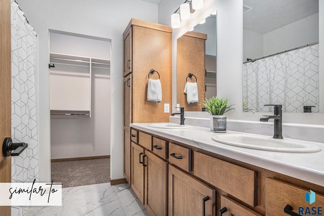 9215 W 43rd St Street, Sioux Falls, SD 57106