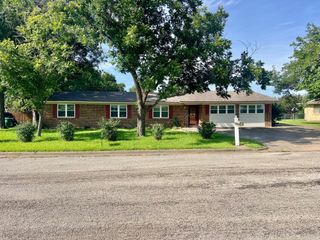 808 W Denison Drive, Robinson, TX 76706