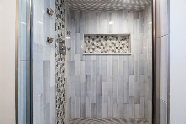 329 Montclare Lane, Wood Dale, IL 60191