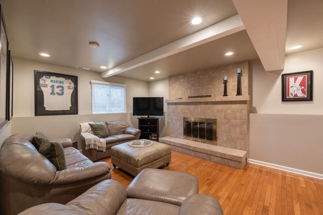 329 Montclare Lane, Wood Dale, IL 60191