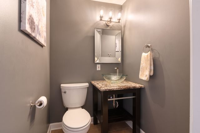 329 Montclare Lane, Wood Dale, IL 60191