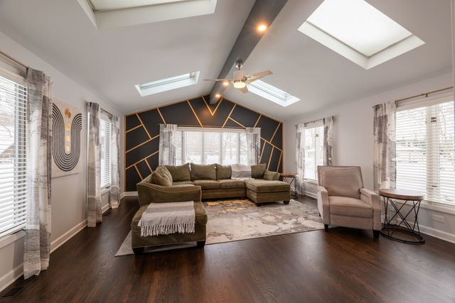 329 Montclare Lane, Wood Dale, IL 60191