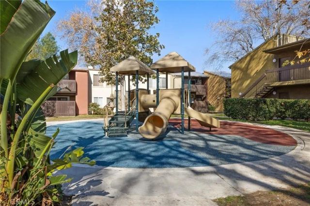 18350 Hatteras 157, Tarzana, CA 91356