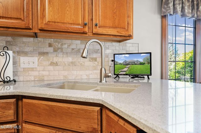 6041 Tournament Drive, Waterville, OH 43566