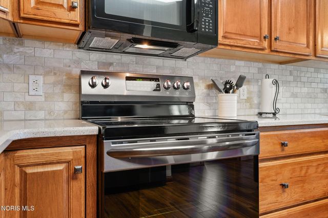 6041 Tournament Drive, Waterville, OH 43566
