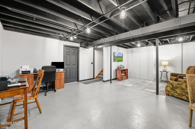 6041 Tournament Drive, Waterville, OH 43566