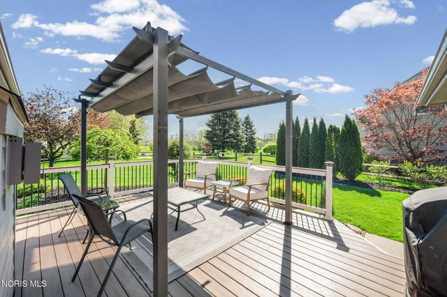 6041 Tournament Drive, Waterville, OH 43566