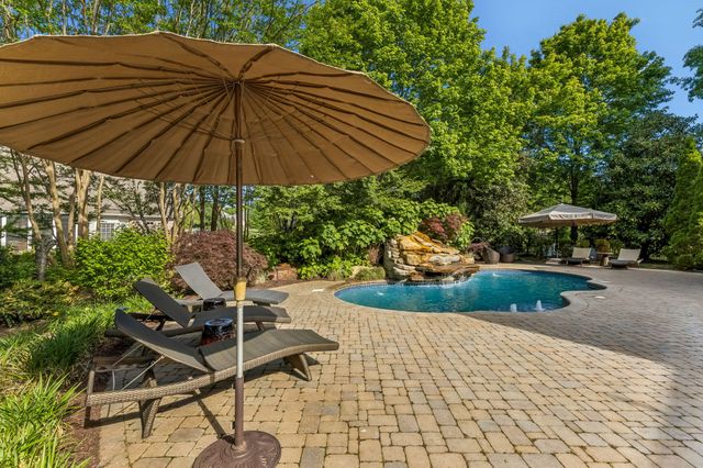 1136 Haverhill Dr, Brentwood, TN 37027
