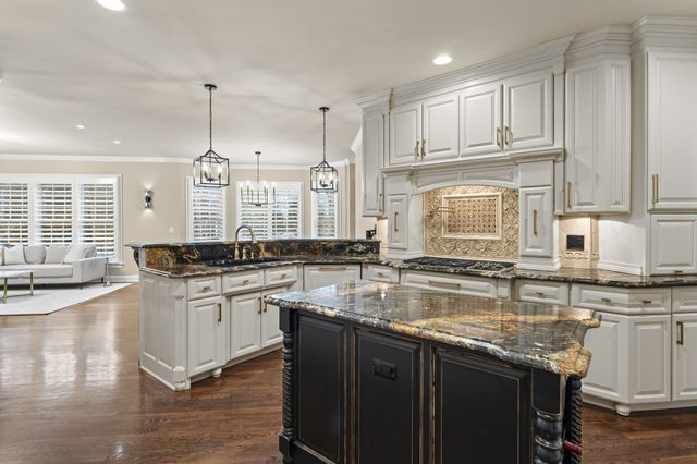 1136 Haverhill Dr, Brentwood, TN 37027
