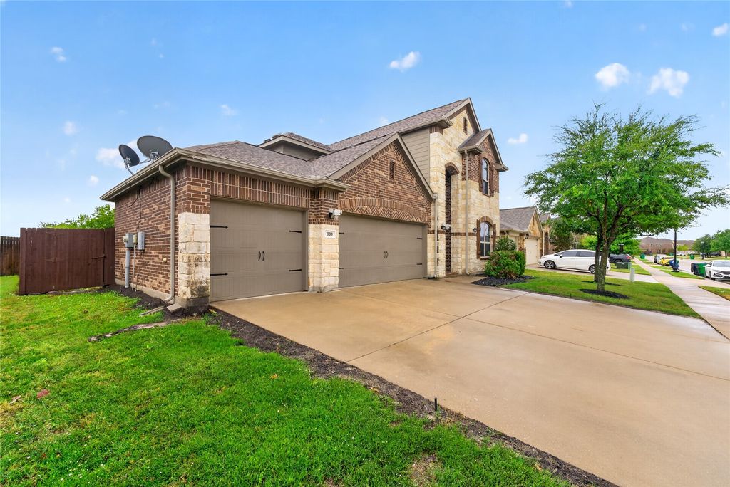 336 Chamberlain Drive, Fate, TX 75189