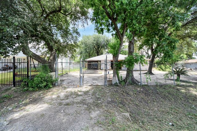 15127 Almeece Street, Houston, TX 77053
