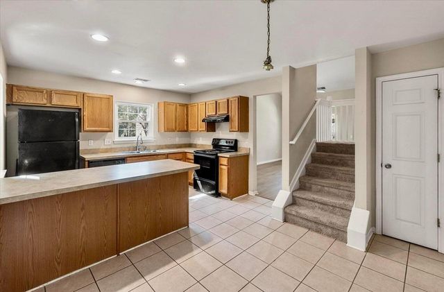 7900 Shadow Oak Drive, North Charleston, SC 29406