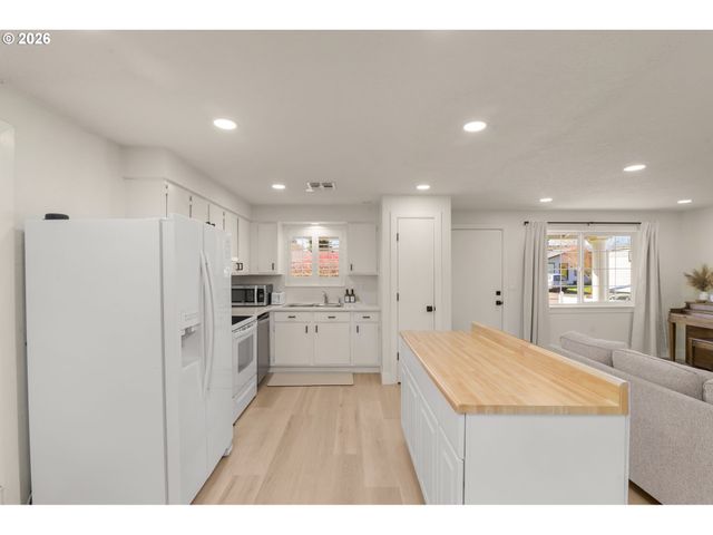 2585 Ne CHALMERS Way, Mc Minnville, OR 97128