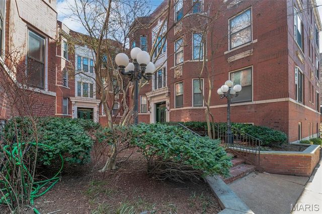 378 N Taylor Avenue 3E, St Louis, MO 63108