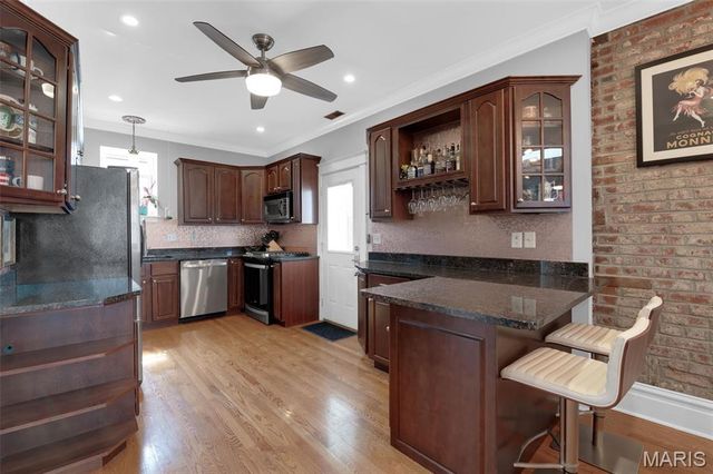 378 N Taylor Avenue 3E, St Louis, MO 63108