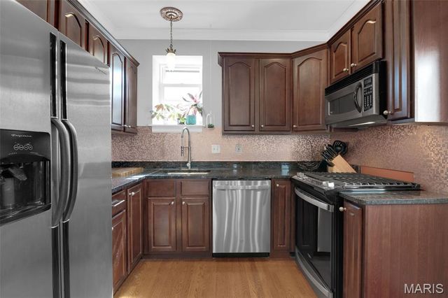 378 N Taylor Avenue 3E, St Louis, MO 63108