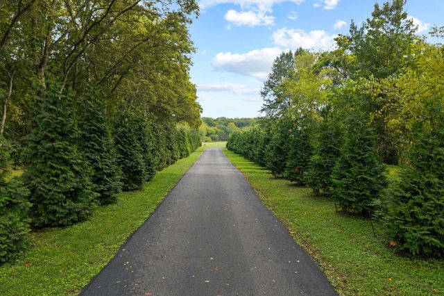 808 N Main St, Mount Pleasant, TN 38474