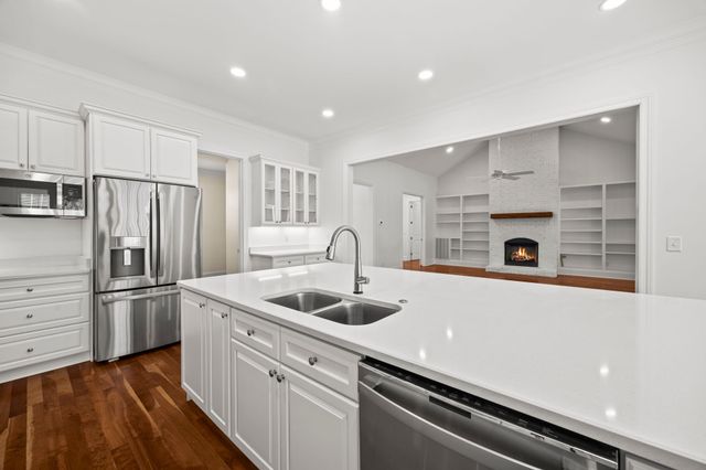 808 N Main St, Mount Pleasant, TN 38474