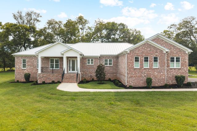 808 N Main St, Mount Pleasant, TN 38474