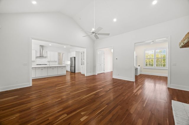 808 N Main St, Mount Pleasant, TN 38474